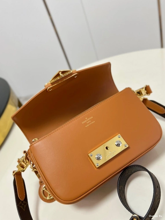 SWING Louis Vuitton 0818